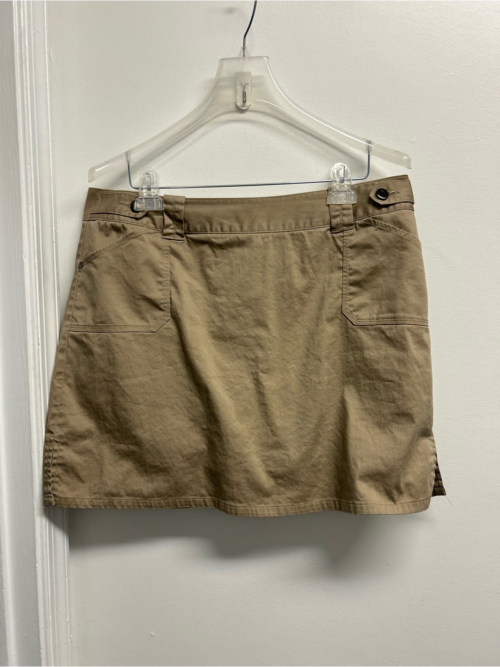 Bamboo Traders  Khaki Mini Skort with  pockets and back zipper